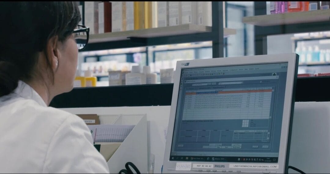 Pantalla de Nixfarma en el mostrador de una farmacia de León